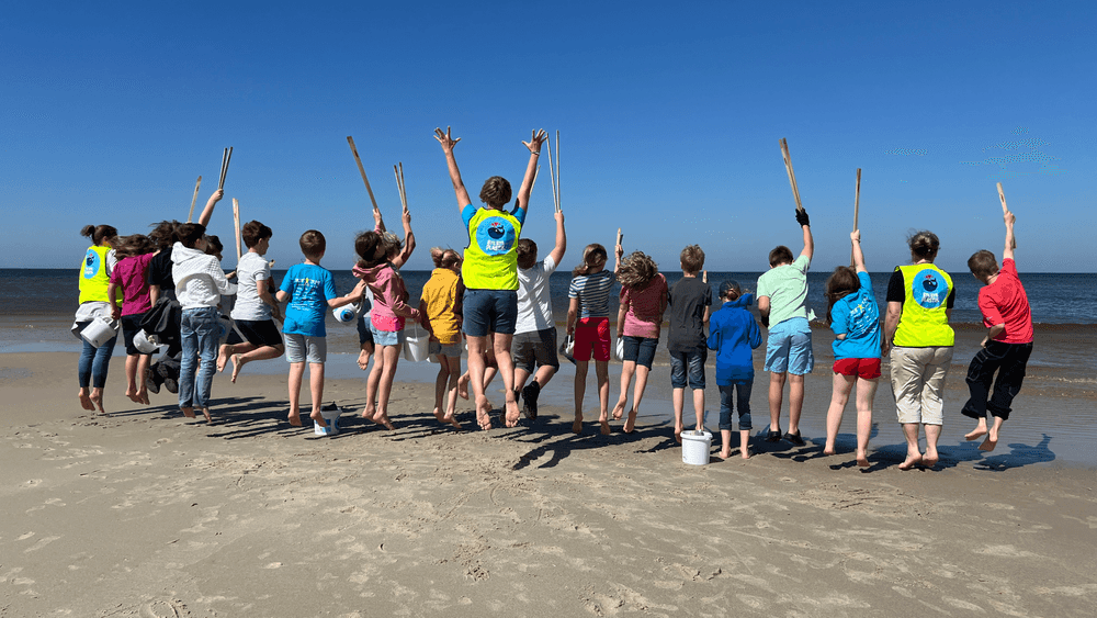 36 Schüler*innen sammeln 22.5 kg Müll am Strand!